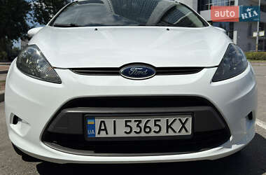 Хэтчбек Ford Fiesta 2012 в 