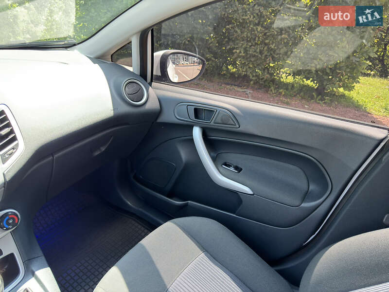 Хэтчбек Ford Fiesta 2012 в Киеве