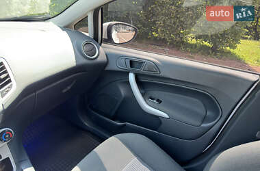 Хэтчбек Ford Fiesta 2012 в 
