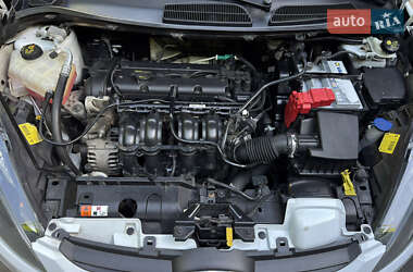 Хэтчбек Ford Fiesta 2012 в 