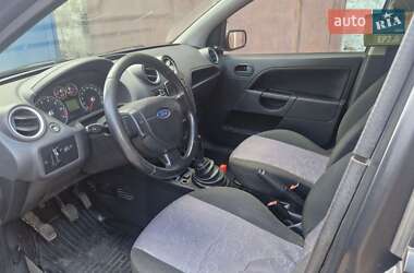 Хэтчбек Ford Fiesta 2006 в 