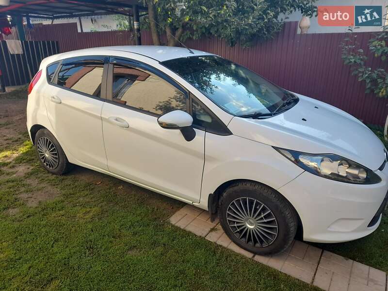 Хэтчбек Ford Fiesta 2010 в Литине