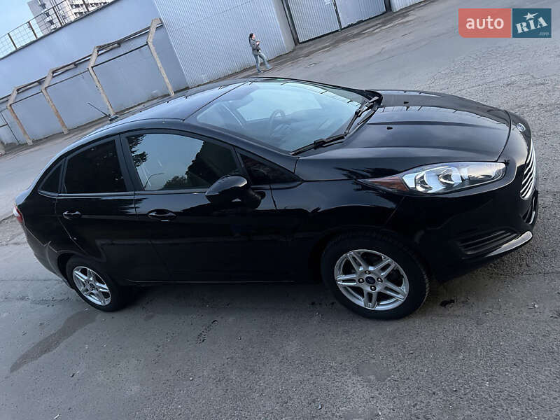 Седан Ford Fiesta 2018 в Львове