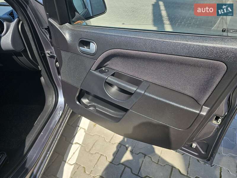 Хэтчбек Ford Fiesta 2008 в Виннице
