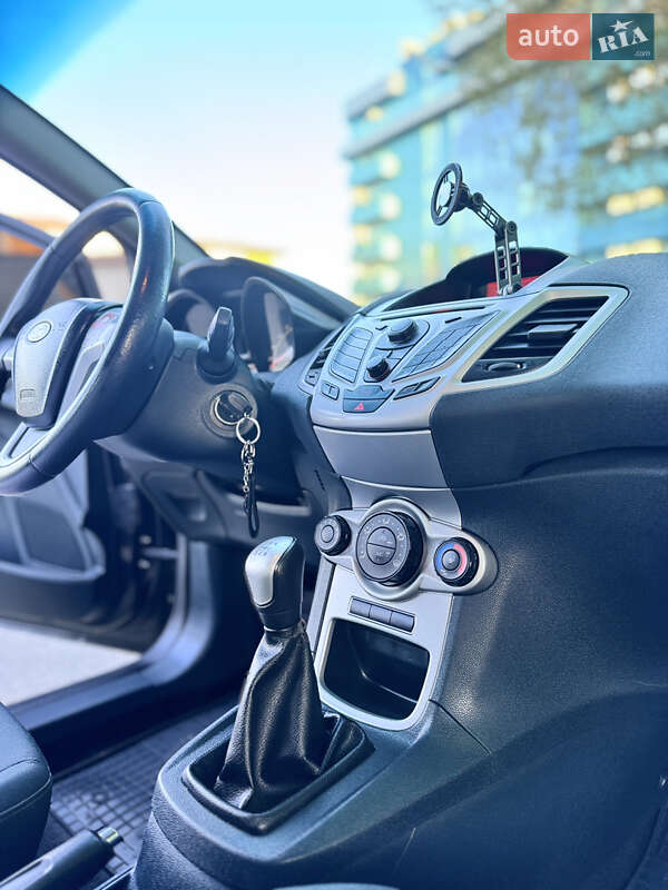 Хэтчбек Ford Fiesta 2012 в Киеве