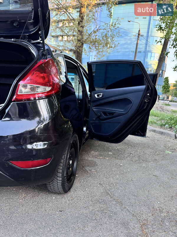 Хэтчбек Ford Fiesta 2012 в Киеве