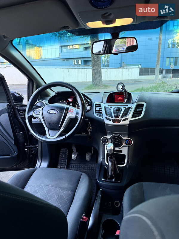 Хэтчбек Ford Fiesta 2012 в Киеве