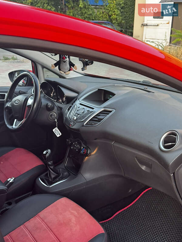 Хэтчбек Ford Fiesta 2015 в Запорожье