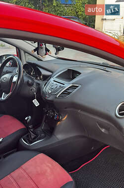 Хэтчбек Ford Fiesta 2015 в 