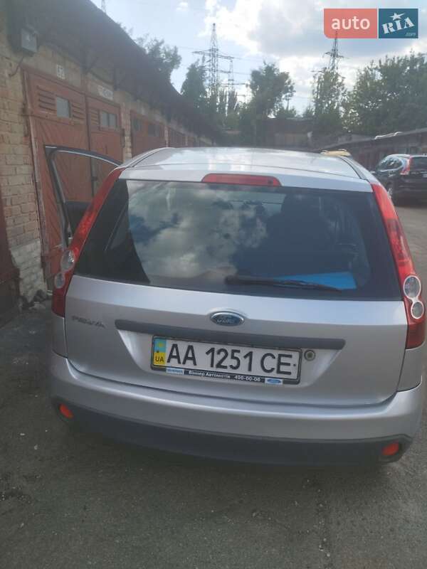 Хэтчбек Ford Fiesta 2006 в Киеве