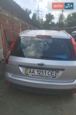 Хэтчбек Ford Fiesta 2006 в 