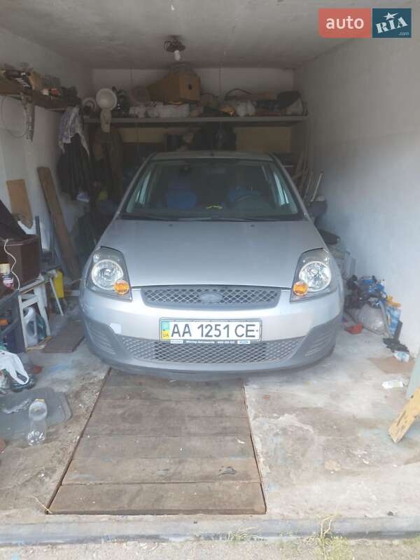 Хэтчбек Ford Fiesta 2006 в Киеве