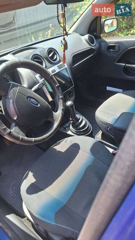 Хетчбек Ford Fiesta 2006 в Нікополі