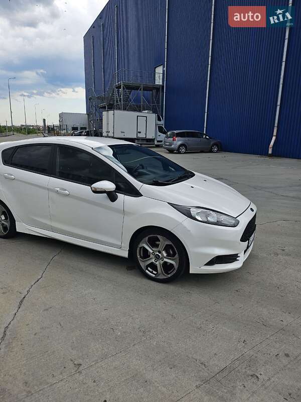 Хэтчбек Ford Fiesta 2016 в Львове фото 5 Хэтчбек Ford Fiesta 2016 в Львове