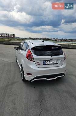 Хэтчбек Ford Fiesta 2016 в 