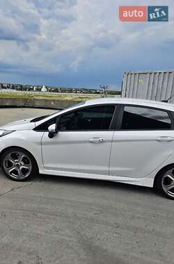 Хэтчбек Ford Fiesta 2016 в 
