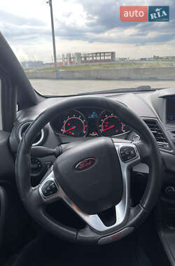 Хэтчбек Ford Fiesta 2016 в 