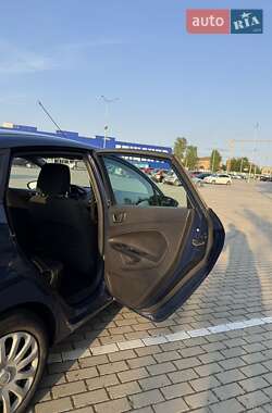 Хэтчбек Ford Fiesta 2013 в 