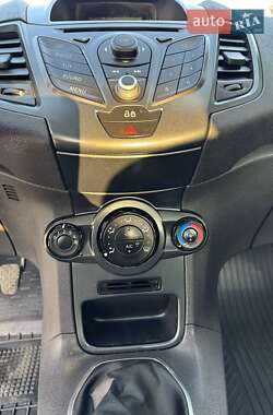 Хэтчбек Ford Fiesta 2013 в 