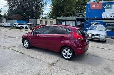 Хэтчбек Ford Fiesta 2011 в 