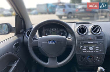 Хэтчбек Ford Fiesta 2006 в 