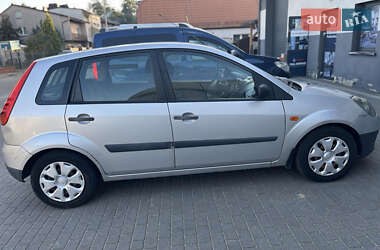 Хэтчбек Ford Fiesta 2006 в 