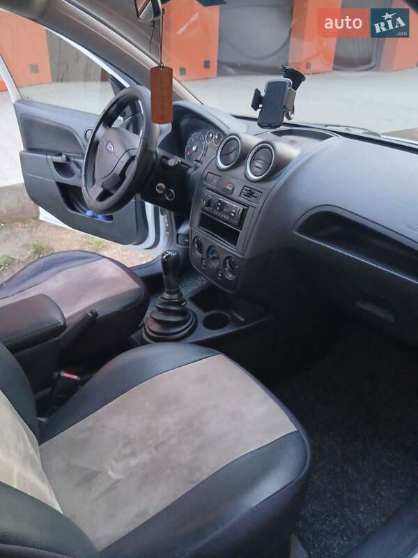 Хэтчбек Ford Fiesta 2006 в Тернополе
