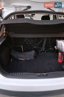 Хэтчбек Ford Fiesta 2006 в 