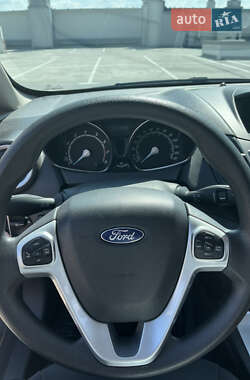 Хэтчбек Ford Fiesta 2018 в 