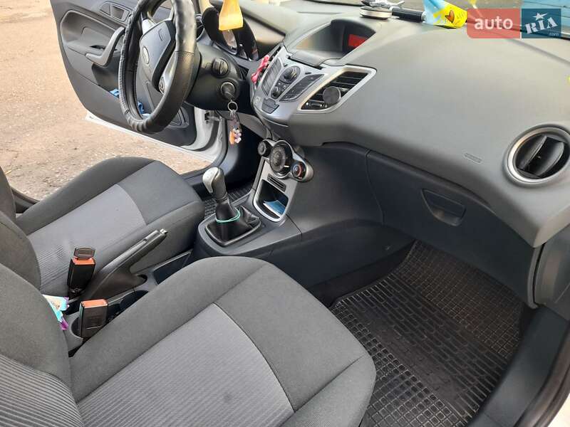 Хэтчбек Ford Fiesta 2010 в Литине