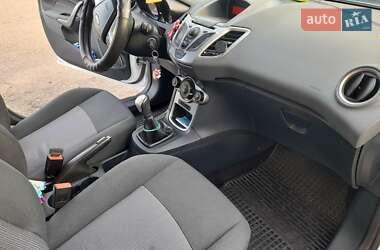 Хэтчбек Ford Fiesta 2010 в 