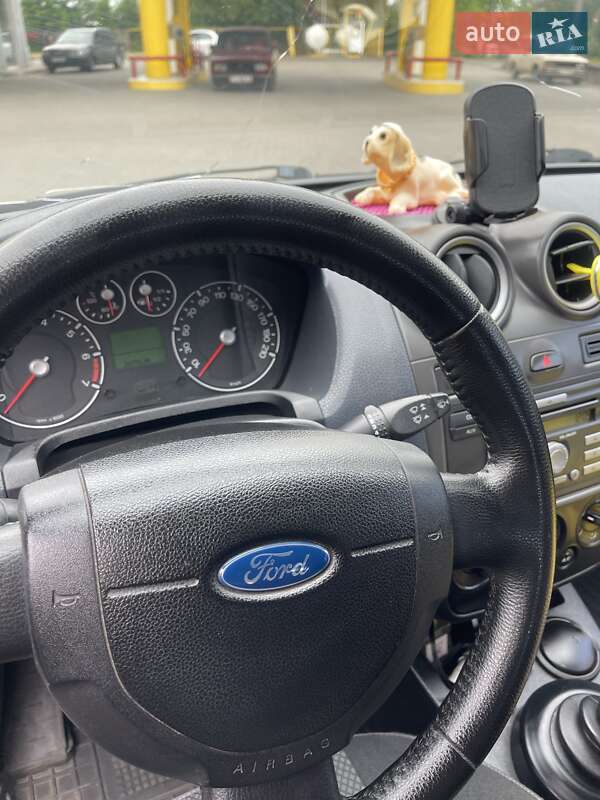 Хэтчбек Ford Fiesta 2008 в Киеве