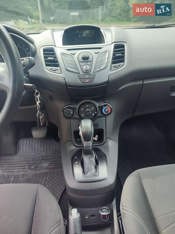 Хэтчбек Ford Fiesta 2014 в Львове
