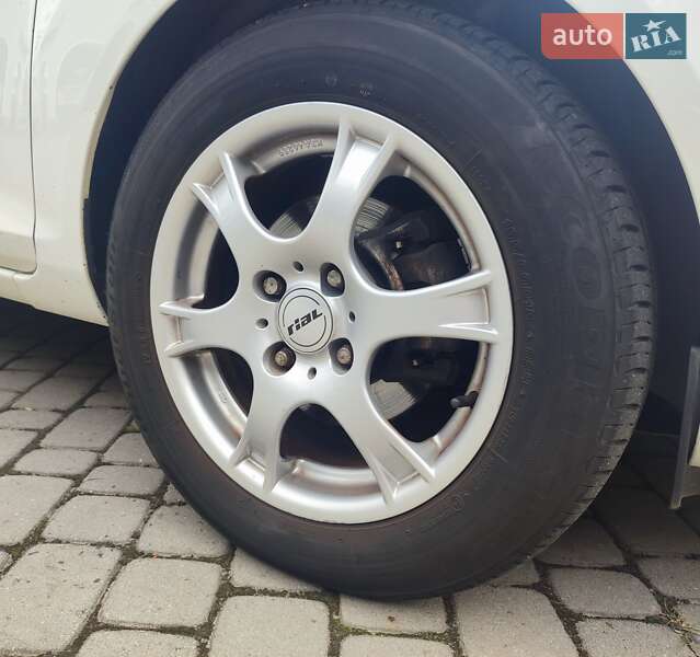 Хэтчбек Ford Fiesta 2014 в Львове