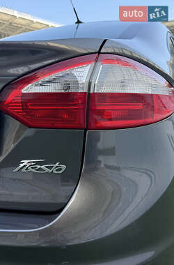 Седан Ford Fiesta 2014 в 