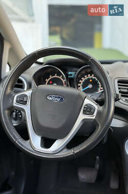Седан Ford Fiesta 2014 в 