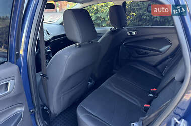 Хэтчбек Ford Fiesta 2015 в 