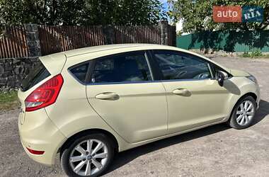 Хэтчбек Ford Fiesta 2009 в 