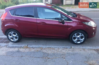 Хэтчбек Ford Fiesta 2010 в 