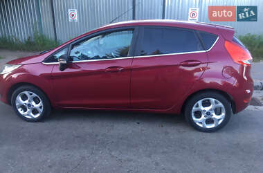 Хэтчбек Ford Fiesta 2010 в 