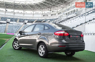Седан Ford Fiesta 2014 в 