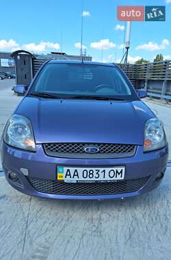 Хэтчбек Ford Fiesta 2006 в 