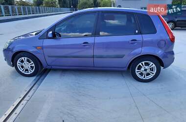 Хэтчбек Ford Fiesta 2006 в 
