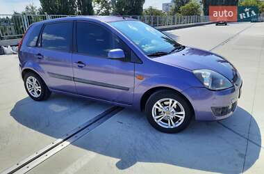 Хэтчбек Ford Fiesta 2006 в 