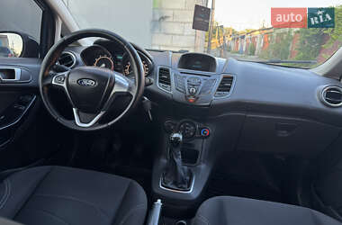 Хэтчбек Ford Fiesta 2015 в 