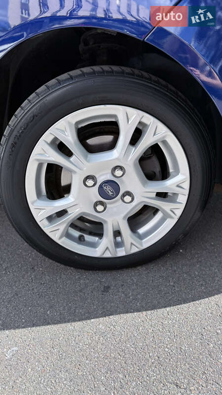 Хэтчбек Ford Fiesta 2016 в Киеве