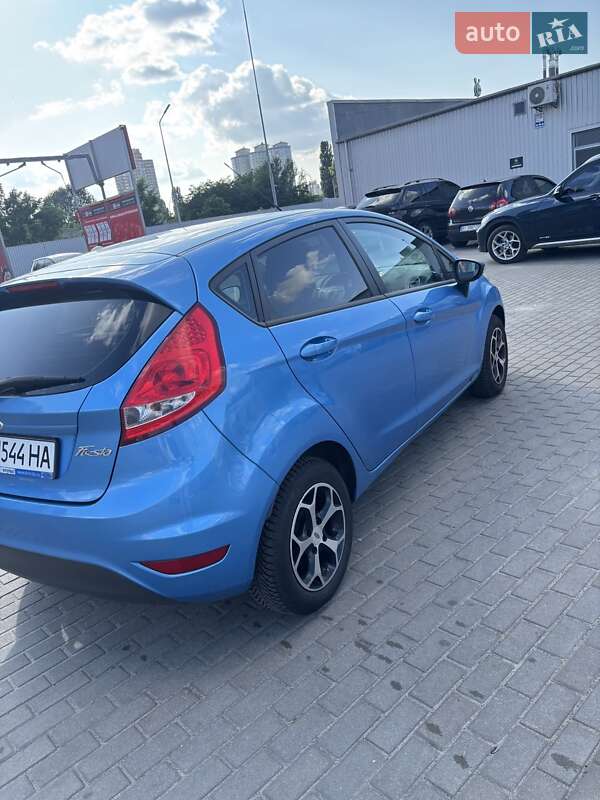 Хэтчбек Ford Fiesta 2012 в Киеве