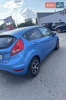 Хэтчбек Ford Fiesta 2012 в 
