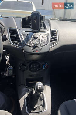 Хэтчбек Ford Fiesta 2013 в 