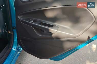 Хэтчбек Ford Fiesta 2015 в 